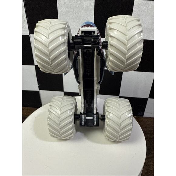 Monster Jam Megalodon Spin Master Loose White Tires & Frame - Picture 8 of 8